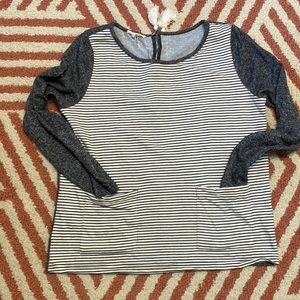 ENTRO L boho fun, lightweight sweatshirt with front pockets and tie keyhole back